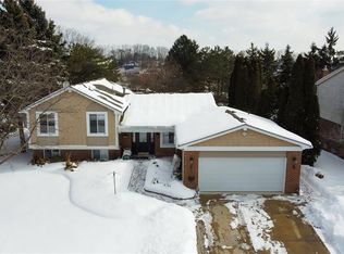 406 Rolling Green Cir S, Rochester Hills, MI 48309