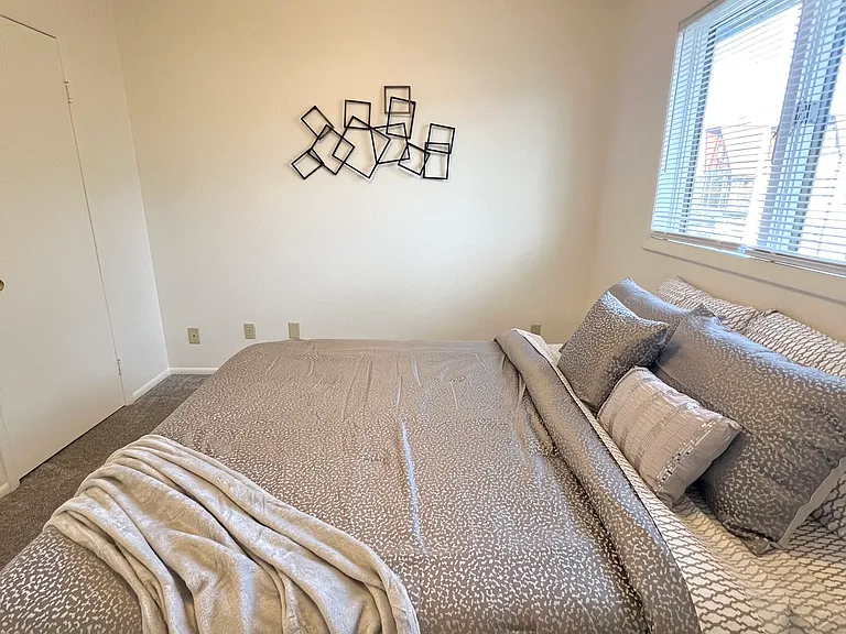 219 14th Ave S #5 — Photo 9