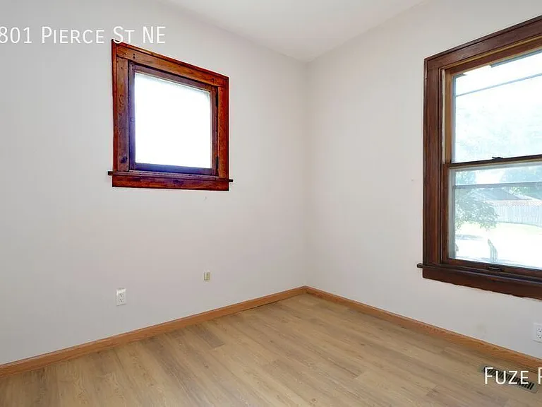 1801 Pierce St NE — Photo 9