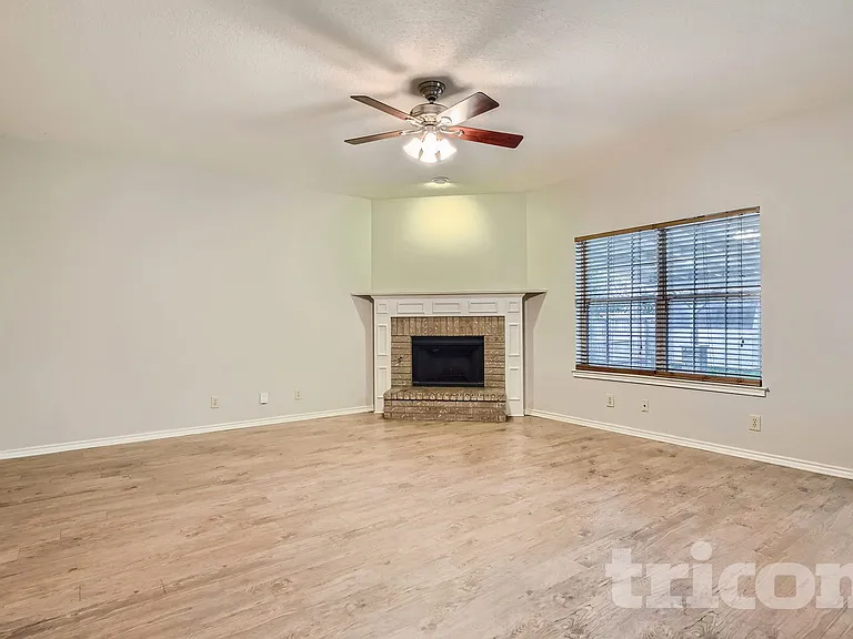 1215 Farnsworth Dr — Photo 21