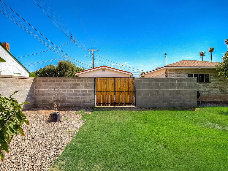 1526 W Windsor Ave — Photo 15