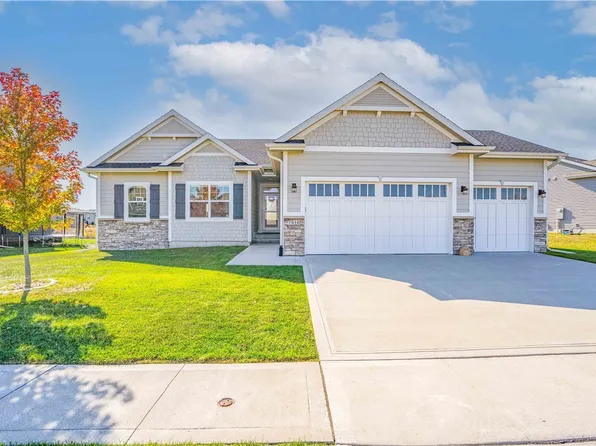 7916 NW 95th St, Johnston, IA 50131