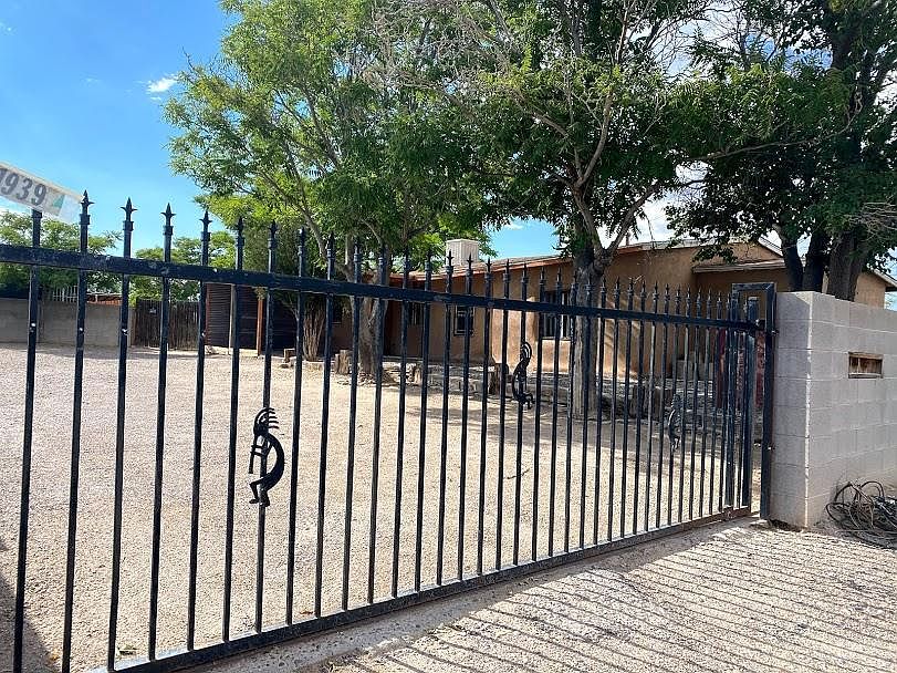 2nd image of 1939 Foothill Dr SW