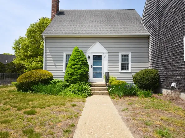 348 Twin Lakes Dr, Halifax, MA 02338
