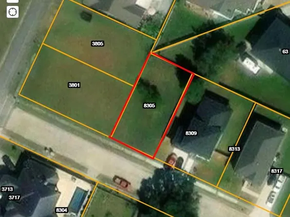 8305 Prince Dr, Chalmette, LA 70043