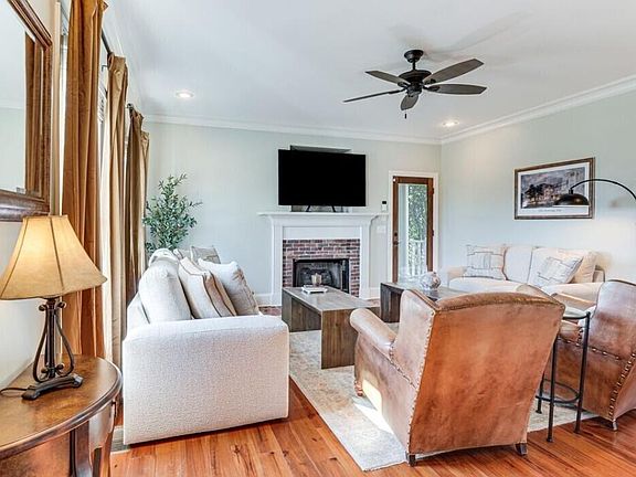 2nd image of 707 Hickman Road