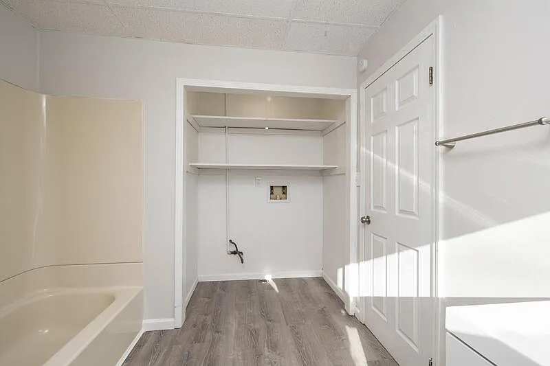 3 bed, 1.0 bath, 1100 sqft, $1,345 — Photo 2