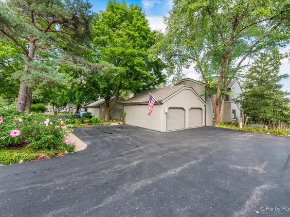 321 Shoreline Rd APT B, Lake Barrington, IL 60010
