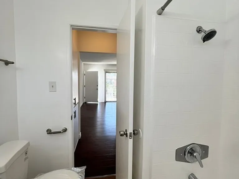 905 Edgewood St — Photo 13