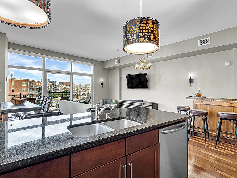 106 W Seeboth St #407 — Photo 22