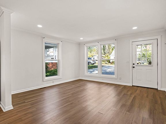 9th image of 12 Hudson St