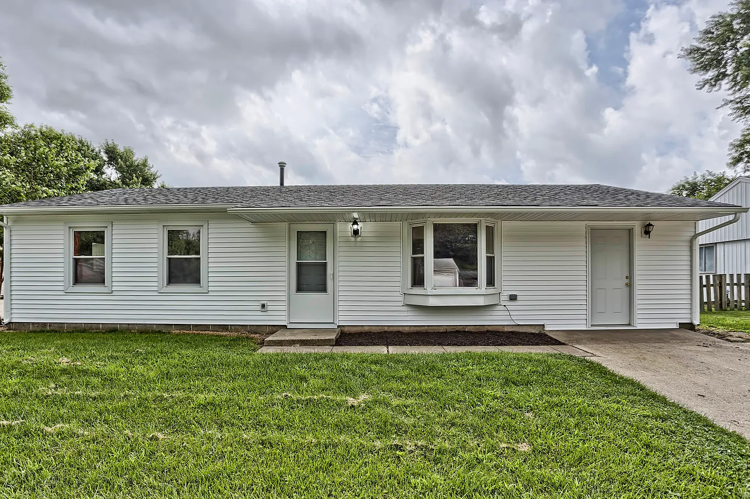 2505 W Kirby Ave photo 1