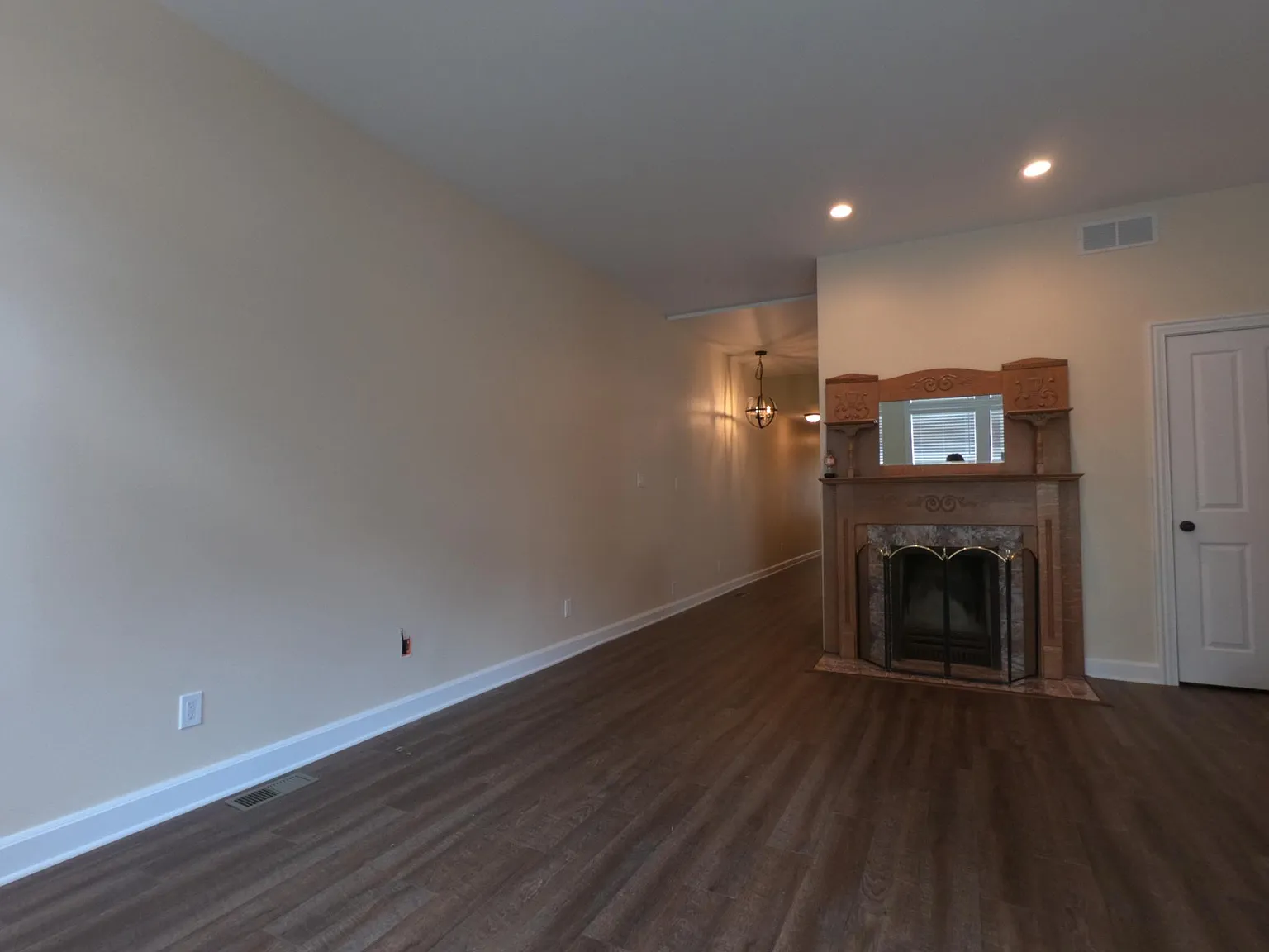 1 bed, 980 sqft, $1,725 — Photo 3