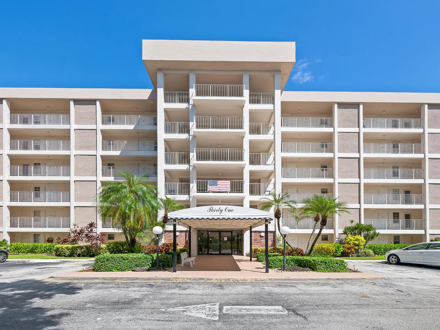 2 bed, 2.0 bath, 1100 sqft, $2,300 — Photo 2