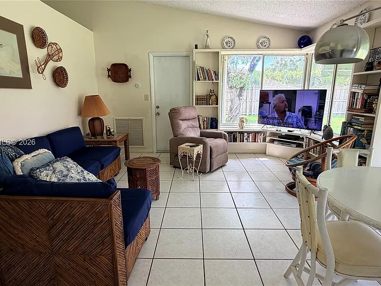13325 SW 100th Ter — Photo 4