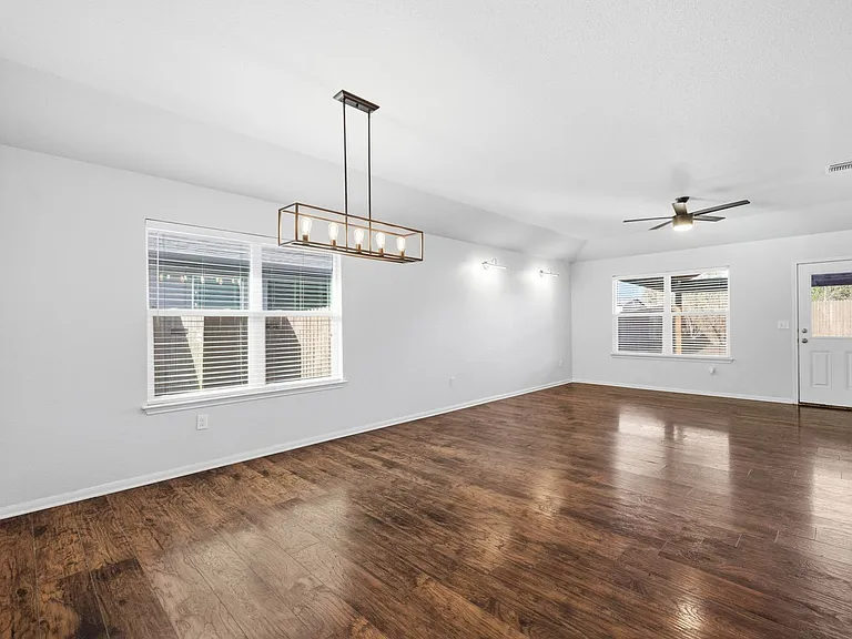 11912 Jamie Dr — Photo 7