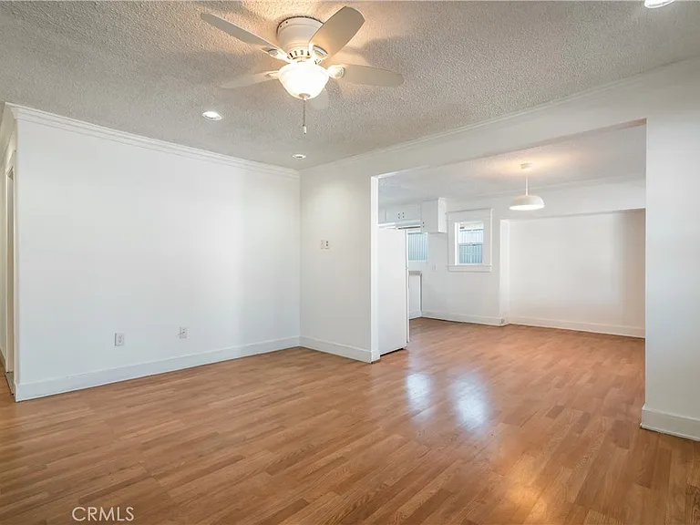 1125 N Heliotrope Dr — Photo 3