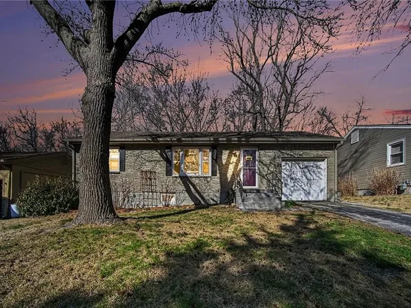 8210 McGee St, Kansas City, MO 64114