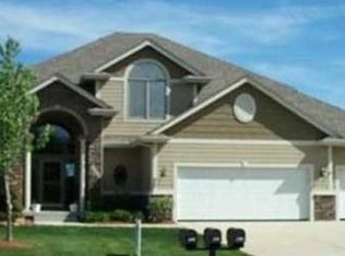 9500 Wickham Dr, Johnston, IA 50131