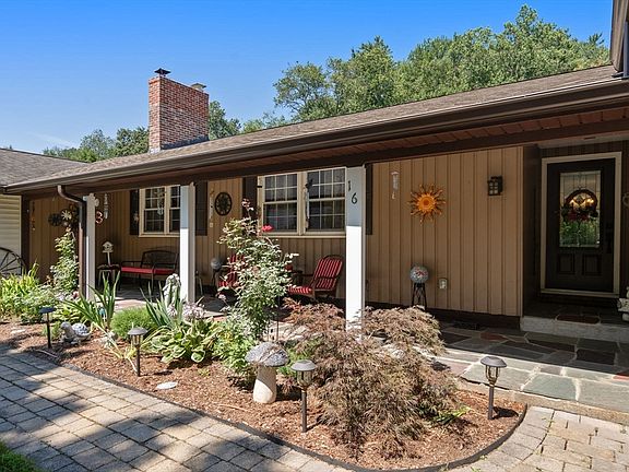 3rd image of 16 Burbank Ln