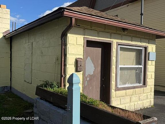 2nd image of 525 Washington St