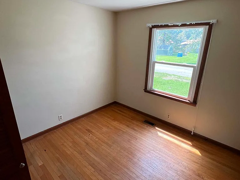222 Mound St — Photo 6