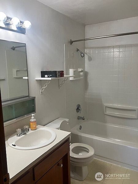4th image of 31733 W Rutherford Street
