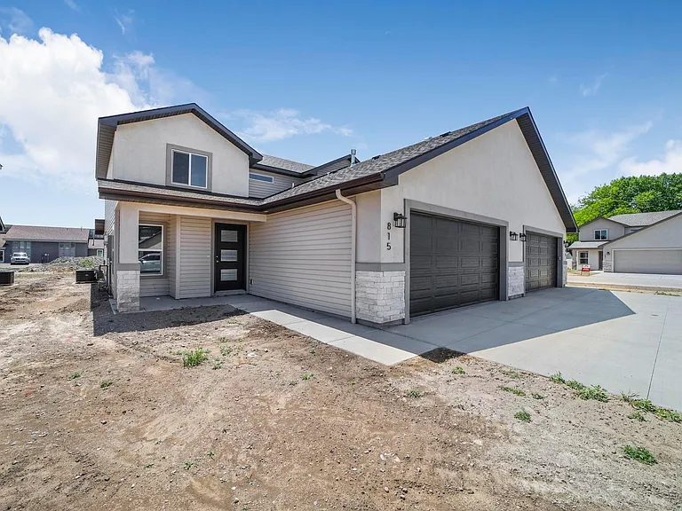 815 Jack Ave — Photo 1
