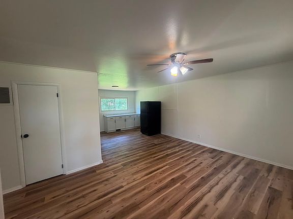 3rd image of 3932 Bennett Dr