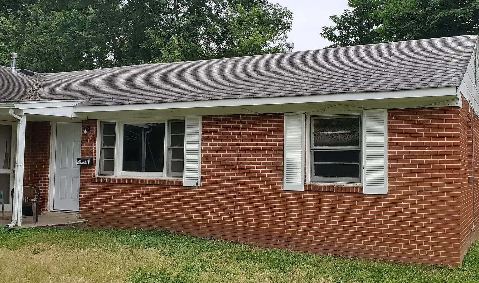 2 Bedroom 1 Bathroom Duplex — Photo 1