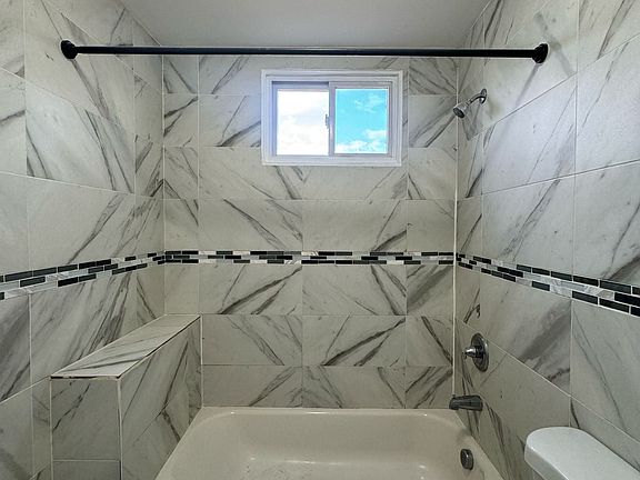 4th image of 30 Gladstone Ave #2