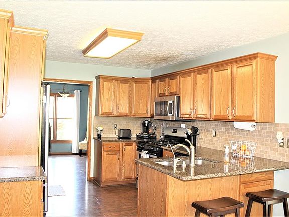 4th image of 1070 Danielle Ave