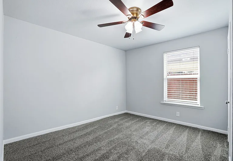 2933 S Hills Ave — Photo 23