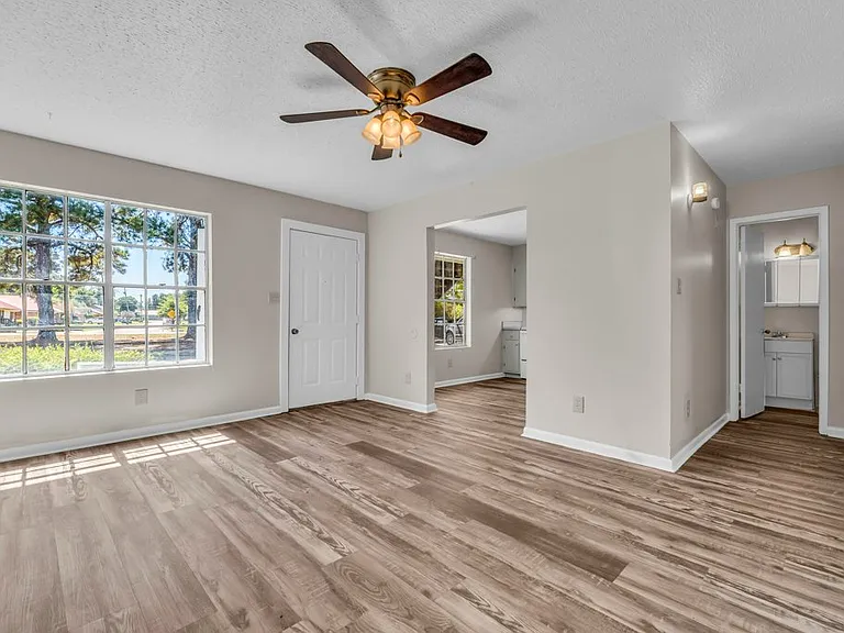 501 Brooks Rd — Photo 4