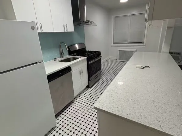 (undisclosed Address), Jamaica, NY 11432