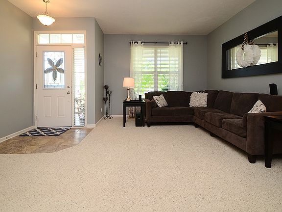 5th image of 20832 Charles St