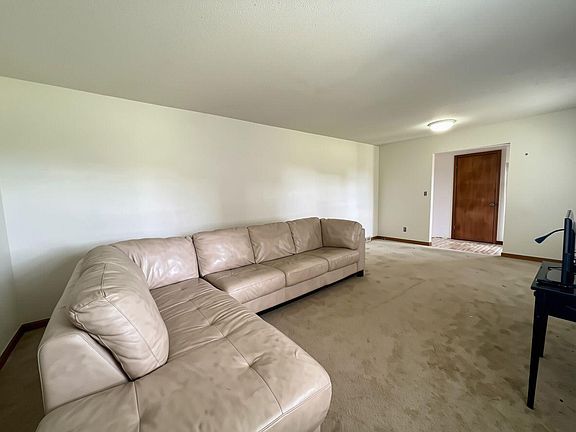 5th image of 3091 S Hillsdale Rd