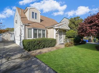 10 Horton Rd, Valley Stream, NY 11581