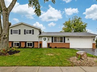 2489 Parlin Dr, Grove City, OH 43123