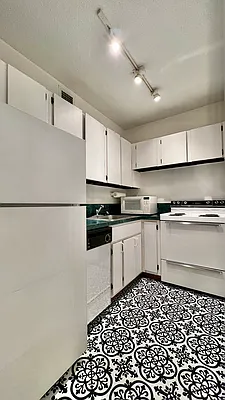Rented by The Agency | media 9