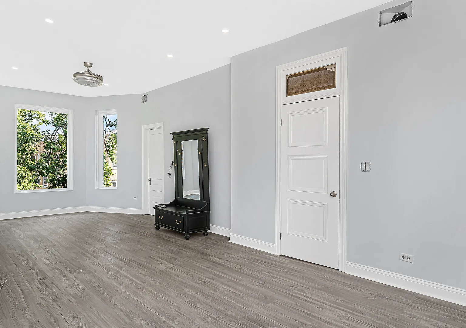 3 bed, $2,400 — Photo 3