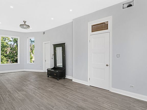 3rd image of 3227 W Beach Ave #3