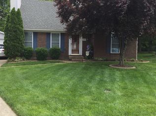 10414 Vantage Rd, Jeffersontown, KY 40299