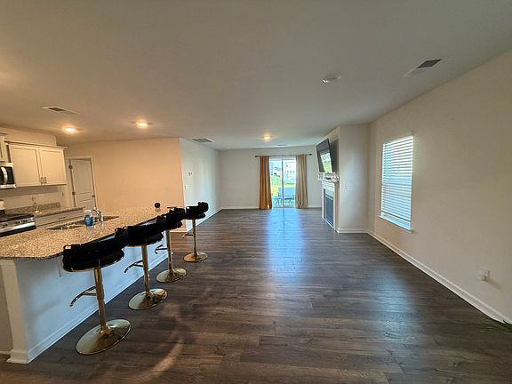 4th image of 1412 Trotting Ave
