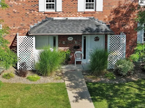 19 Crownview Ter, Hamburg, NY 14075