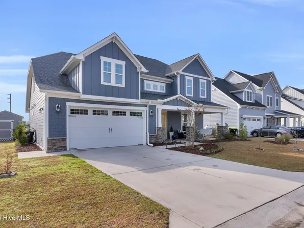 77 Daylight Drive, Hampstead, NC 28443