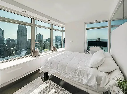 Rented by SERHANT. | media 1