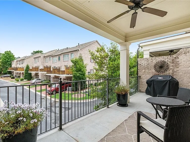 3611 E Paces Way NE — Photo 25