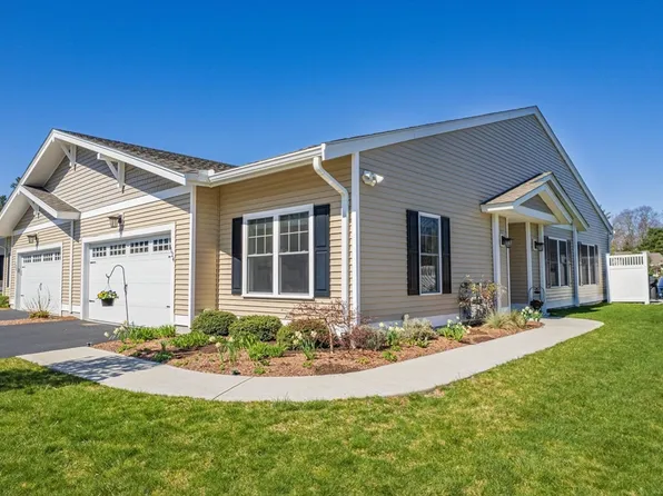 124 Rogerson Xing #124, Uxbridge, MA 01569