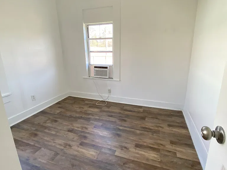 4144 Herring Ave — Photo 6